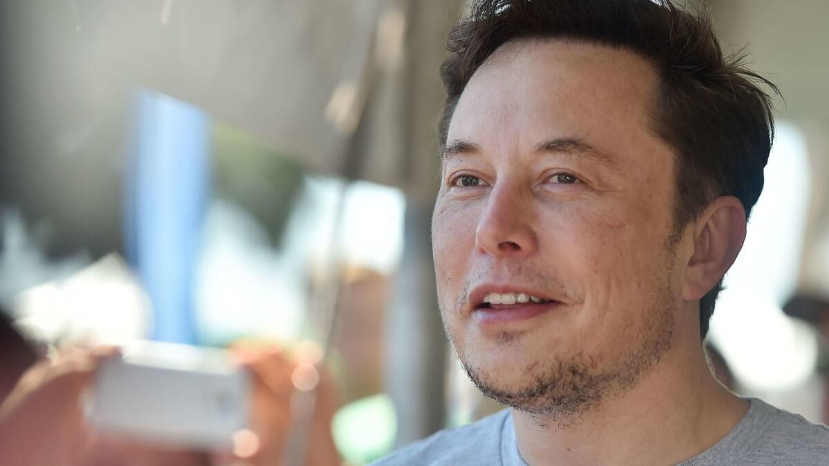 Elon Musk is back to his problematic Twitter habit.