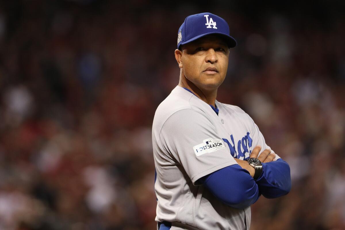 Dave Roberts 'expecting' to work on Dodgers contract extension - Los  Angeles Times