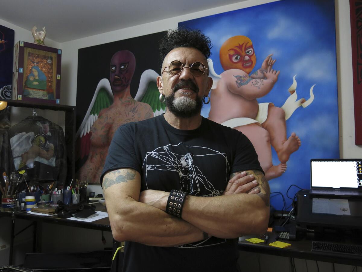 El músico y artista mexicano Sergio Arau posa para un retrato en la Ciudad de México el 17 de mayo 