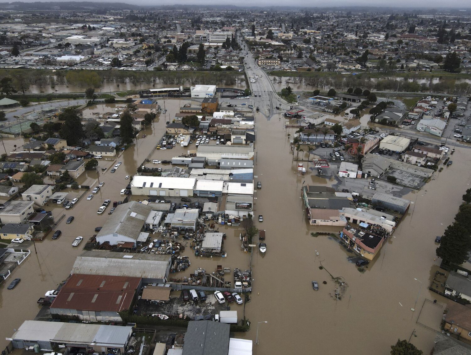 Astonishing before and after satellite photos show California towns swallowed by floods