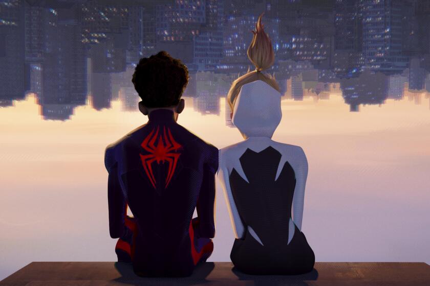 Esta imagen difundida por Sony Pictures Animation muestra a Miles Morales como Spider-Man, con la voz de Shameik Moore, a la izquierda, y Spider-Gwen, con la voz de Hailee Steinfeld, en una escena de "Spider-Man: Across the Spider-Verse" . (Sony Pictures Animation vía AP)