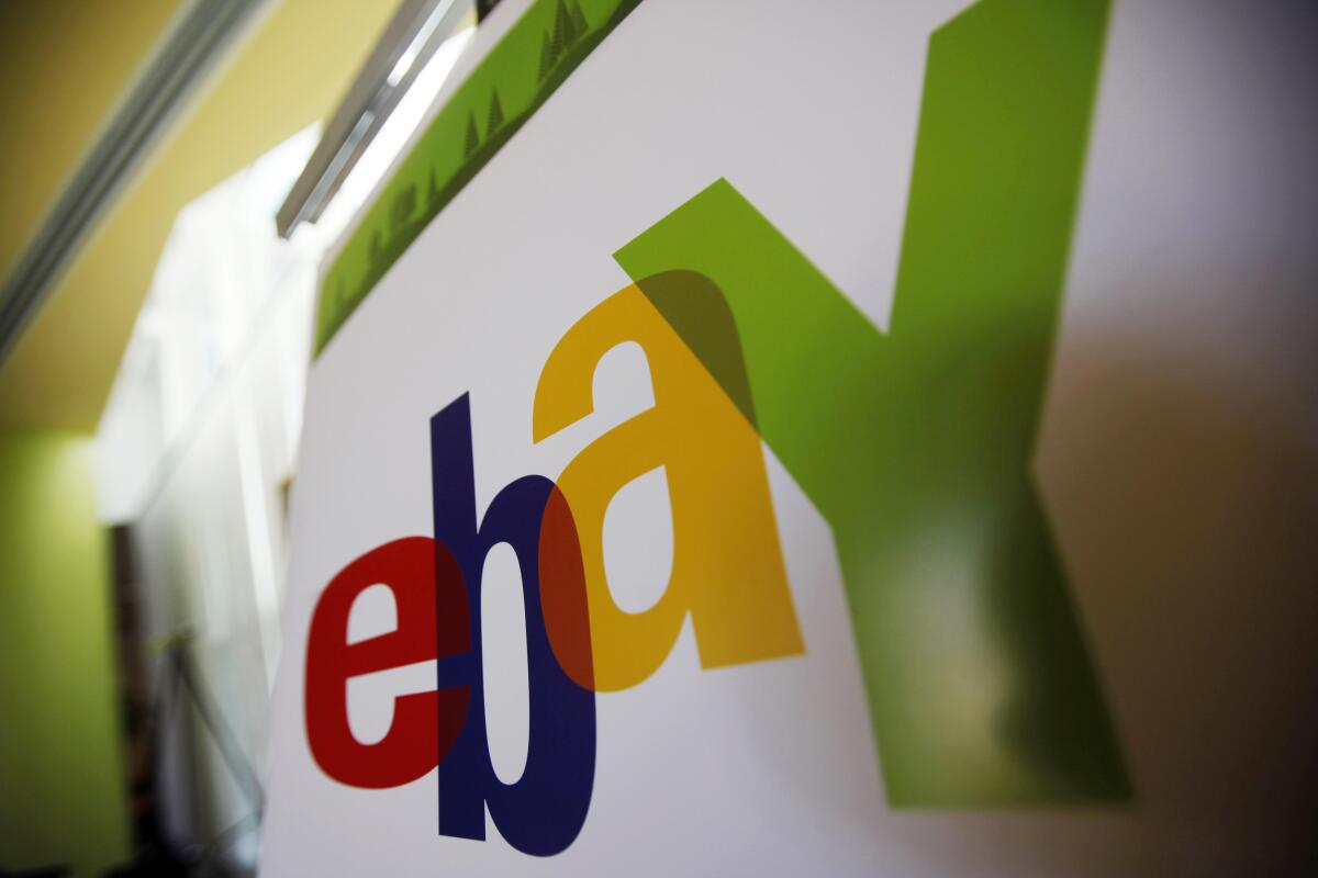 En esta imagen de archivo, tomada el 24 de febrero de 2010, el logo de eBay en sus oficinas en San José, California.