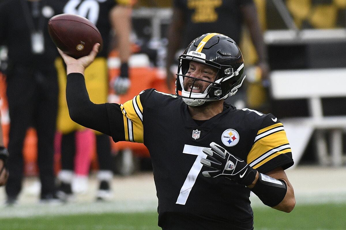Pittsburgh Steelers quarterback Ben Roethlisberger throws a pass against the Philadelphia Eagles on Sunday.