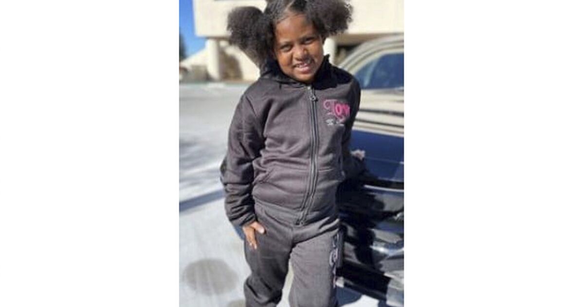 Photo of They begged social workers to save 8-year-old Sophia Mason. She was found dead in a bathtub