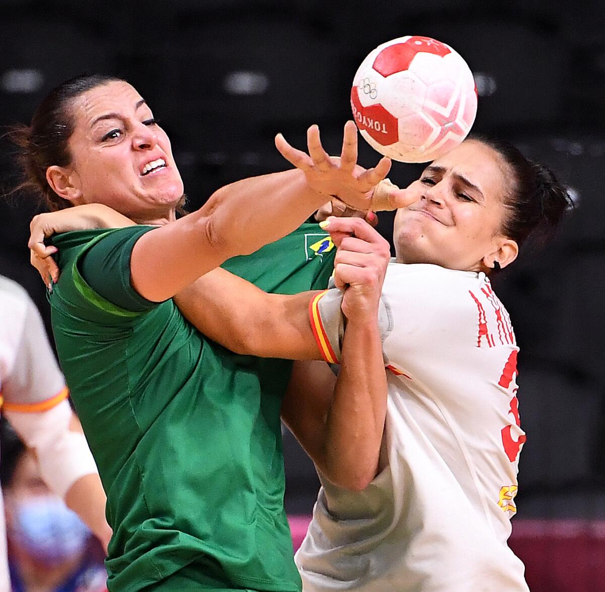 Spain's Alicia Fernandez tries to stop Brazil's Eduarda Amorim during a handball match at the Tokyo Olympics.