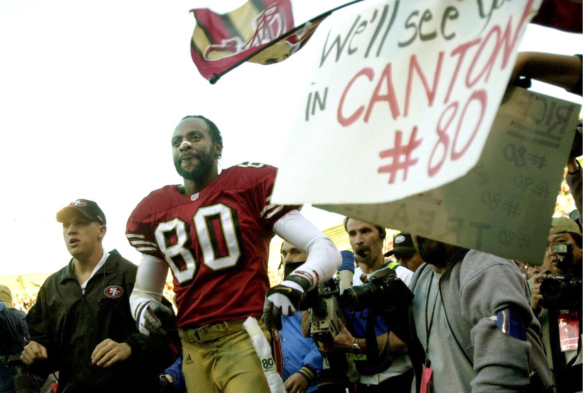Jerry Rice takes a farewell lap around the field after his final home game with the 49ers on Dec. 17, 2000.