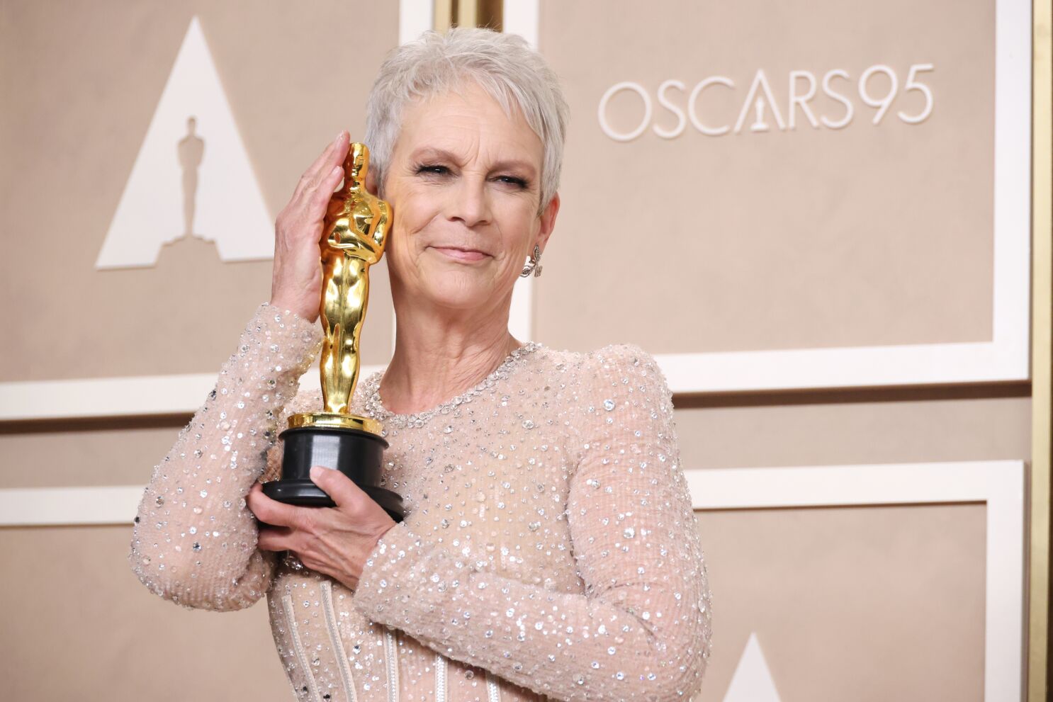 Oscars 2023: Jamie Lee Curtis questions gendered categories - Los Angeles  Times