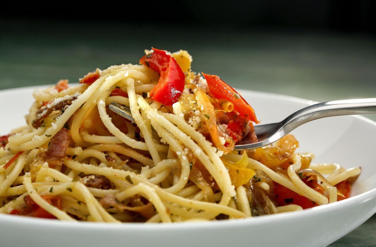 Recipe: Spaghetti with wilted peppers