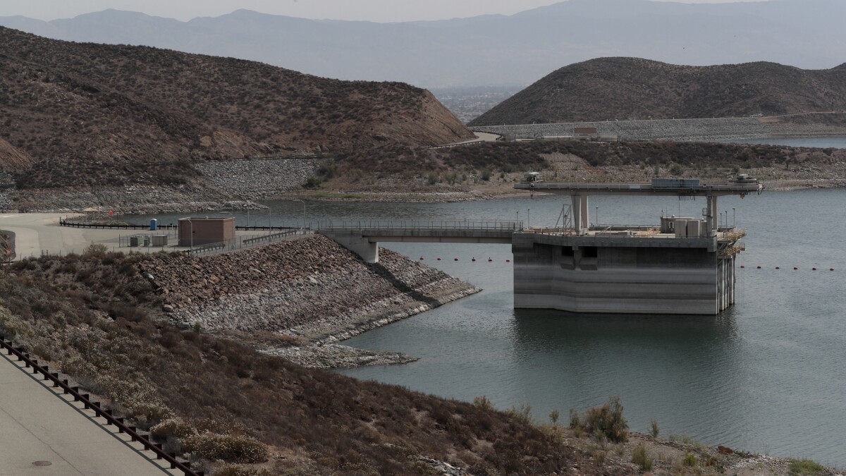 Ordenan restricciones de agua sin precedentes. El MWD declara la emergencia  por escasez de agua - Los Angeles Times