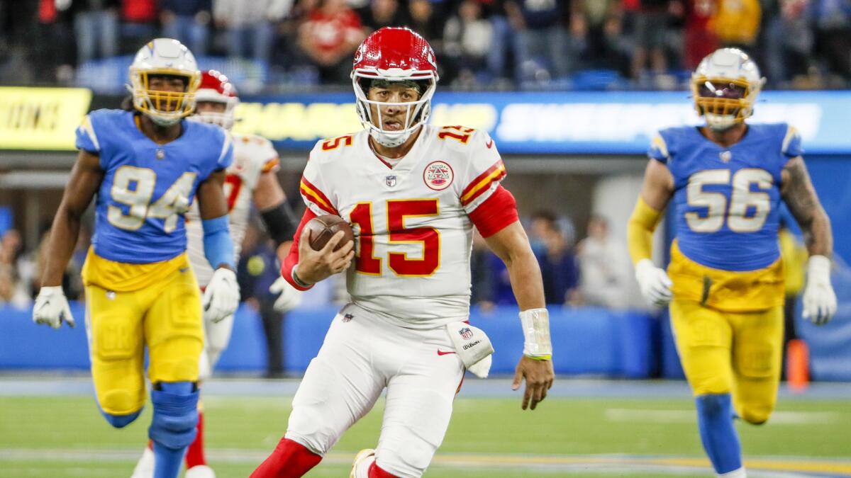 Chargers' strategy vs. Patrick Mahomes might work for Bucs - Los Angeles  Times