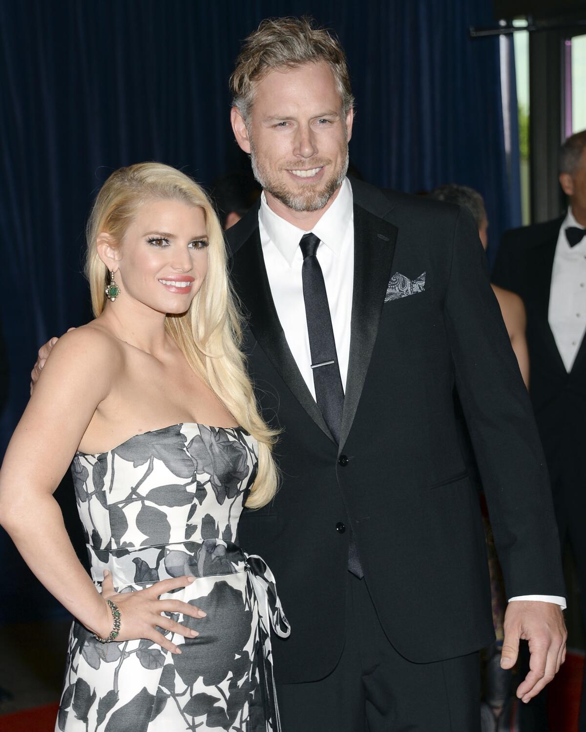 Pregnant Jessica Simpson to marry Eric Johnson after birth of