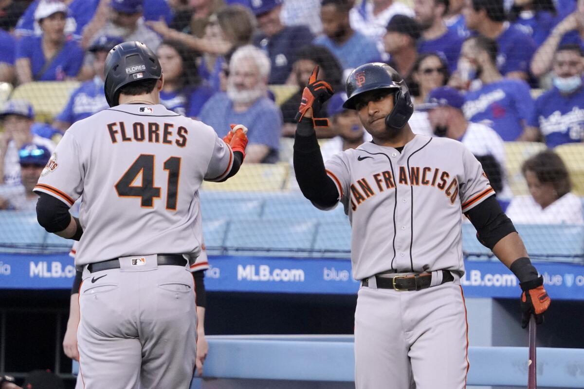 Wilmer Flores' homer in ninth leads Giants past Dodgers