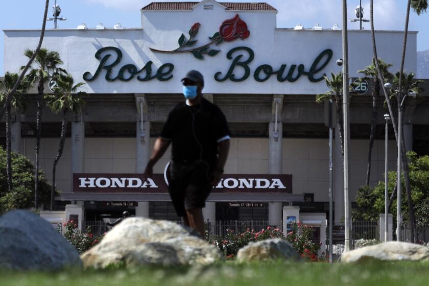 PASADENA, CA - MAY 13: The Pasadena City Council opened the Rose Bowl Loop on Wednesday allowing visitors to enjoy the popular 3-mile trail around the Rose Bowl stadium. (Myung J. Chun / Los Angeles Times)