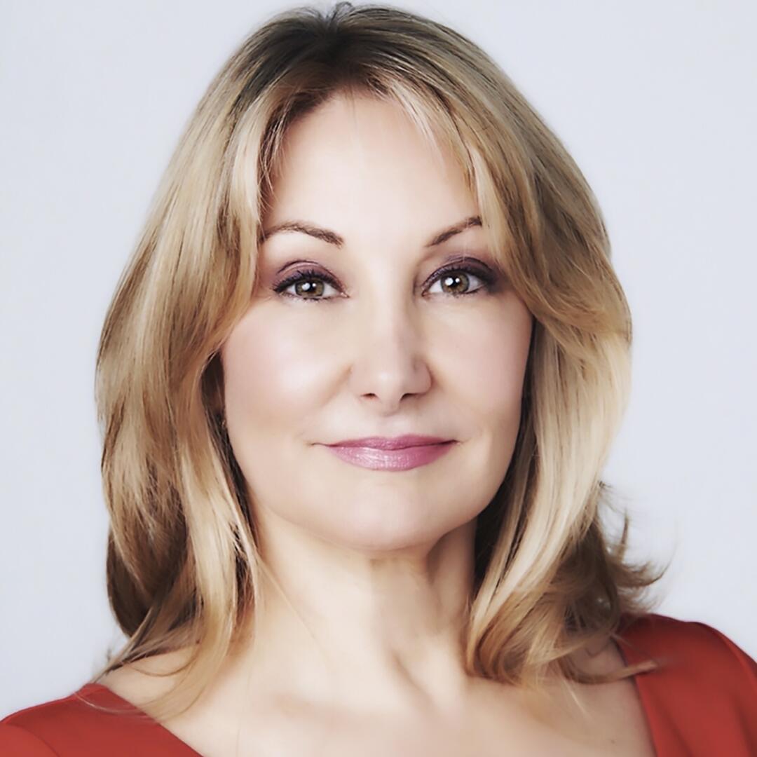 A portrait of Dea Lawrence