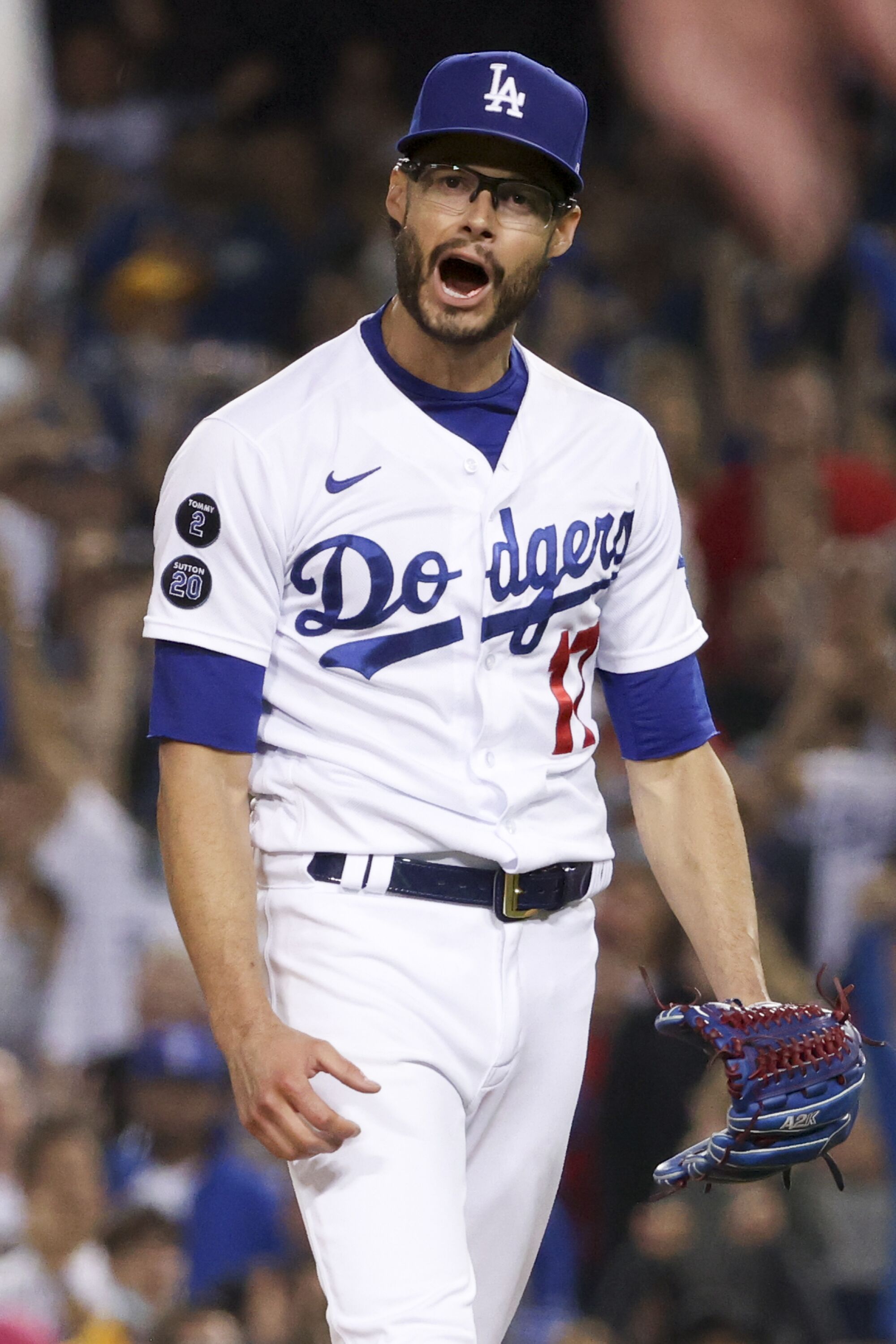 Los Angeles Dodgers relief pitcher Joe Kelly reacts after a pitch during the fifth inning 