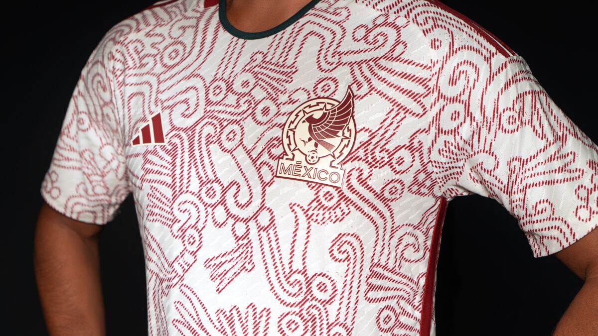Supervivencia Admitir carro Mexico unveils symbolic away kit for this fall's World Cup - Los Angeles  Times