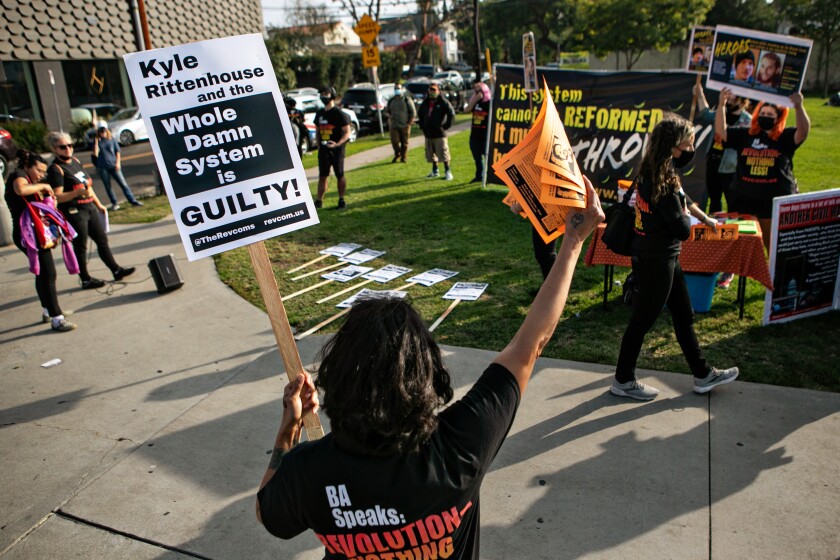 Revolution Club, LA lleva a cabo una protesta y una marcha que comienza en Pan Pacific Park