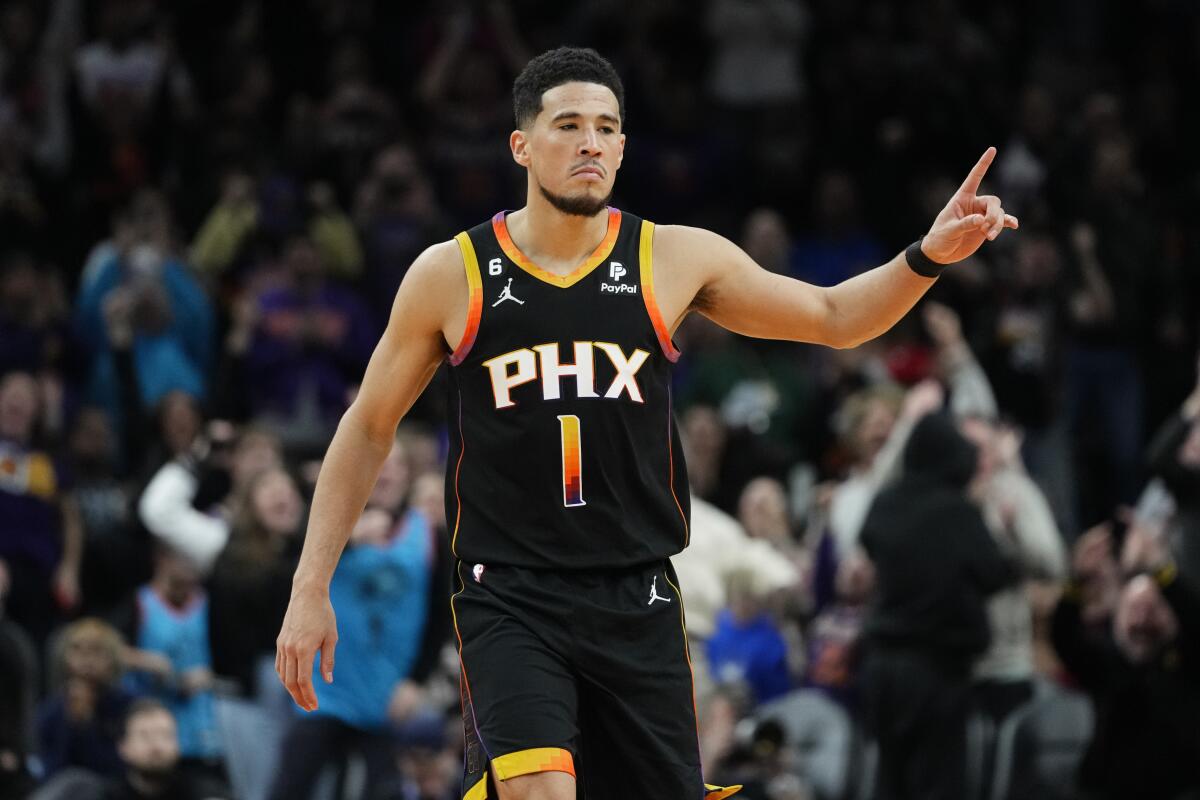 Return of Devin Booker gives league-leading Phoenix Suns another weapon to  work with, NBA News
