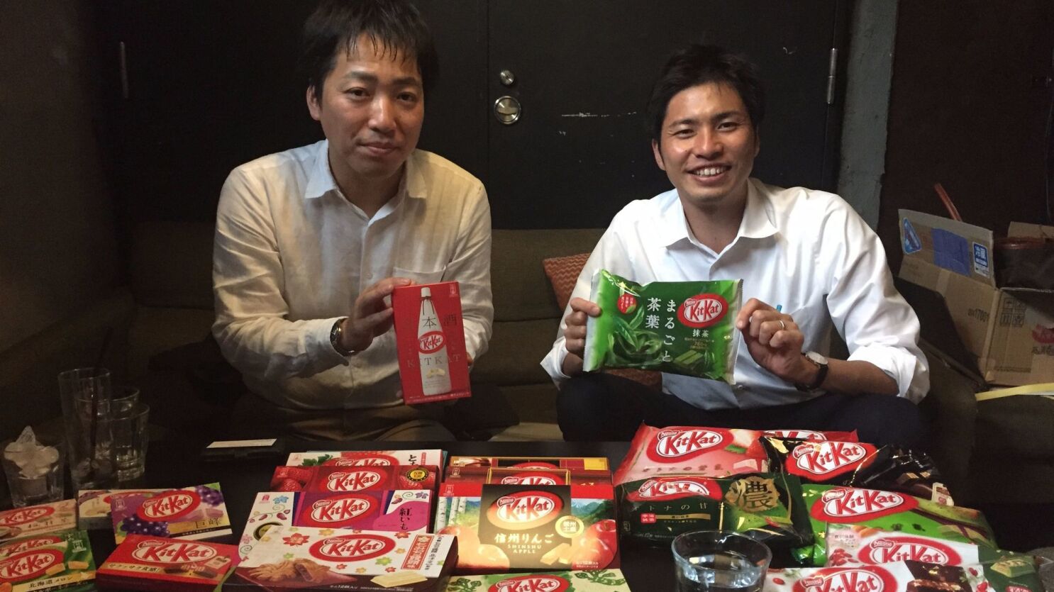 vælge Målestok nå How the humble KitKat conquered Japan with ever-changing flavors. Anyone  for sushi KitKat? - Los Angeles Times