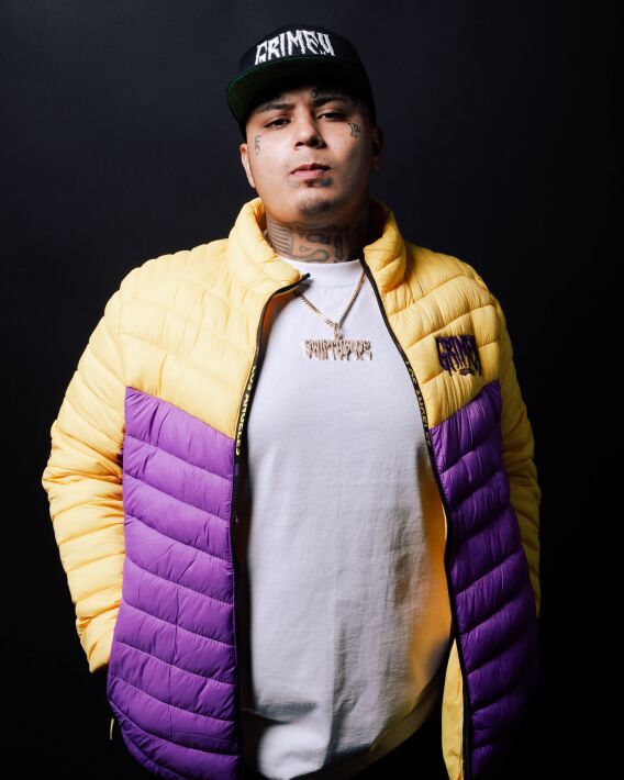 Swifty Blue hace el crossover al revés con su fusión de hip-hop, rap y ...