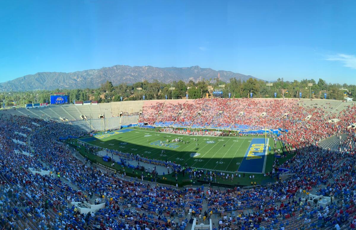 Una imponente vista del estadio Rose Bowl donde celebrarán las festividades del Cinco de Mayo 2022.