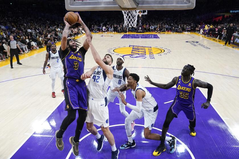 Iyak ang Lakers! Maxi Kleber swak buzzer-beating tres