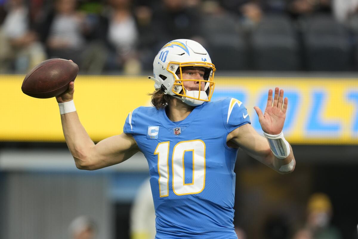 Los Angeles Rams vs Los Angeles Chargers - January 01, 2023