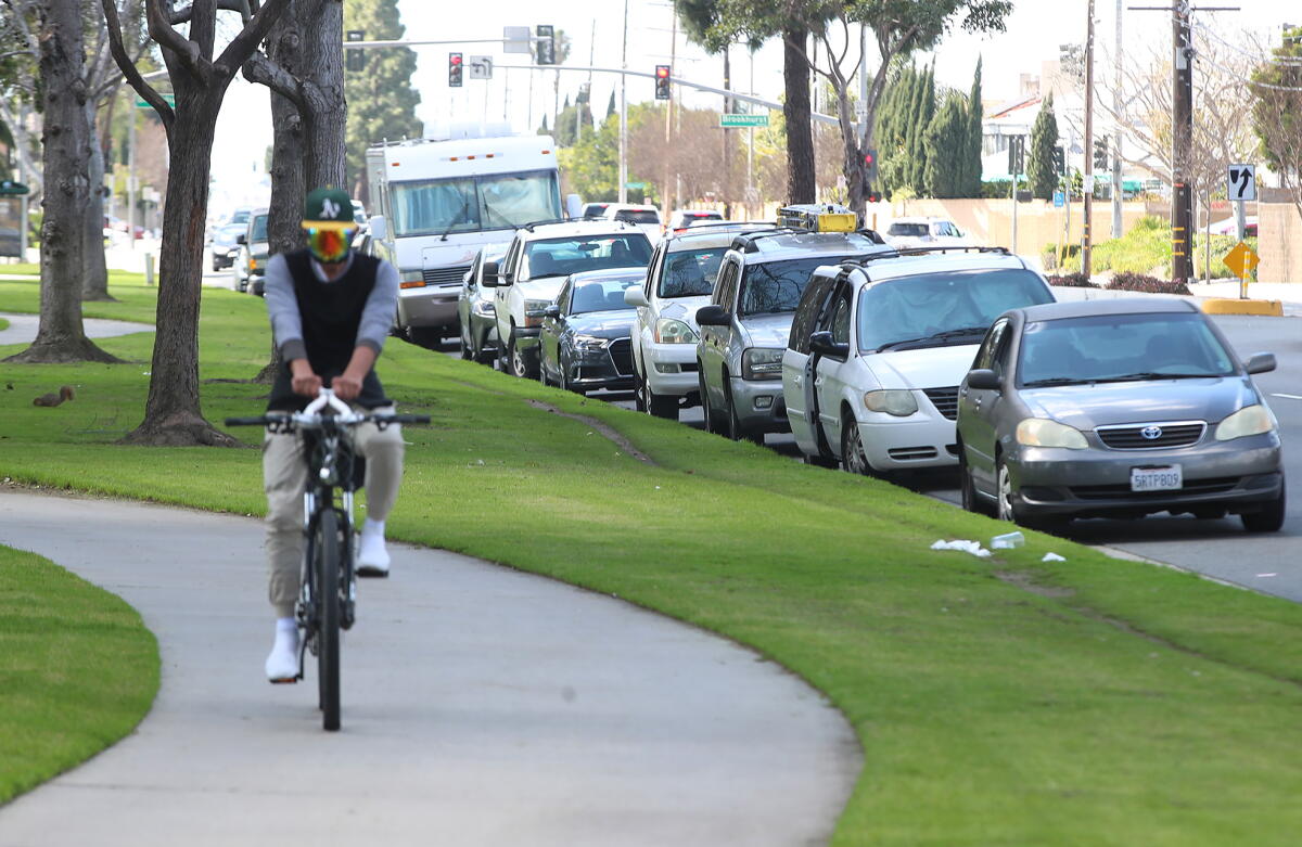 Fountain Valley City Council studies fee-based parking at Mile Square Park - Los Angeles Times