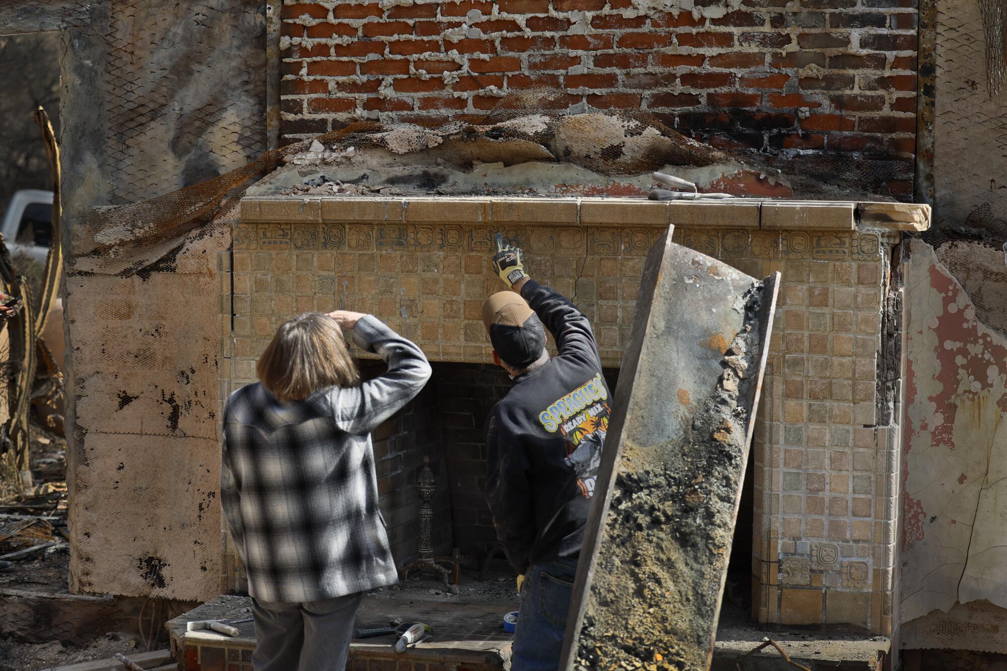 Volunteers race to save vintage tiles from bulldozers in Altadena - Los ...