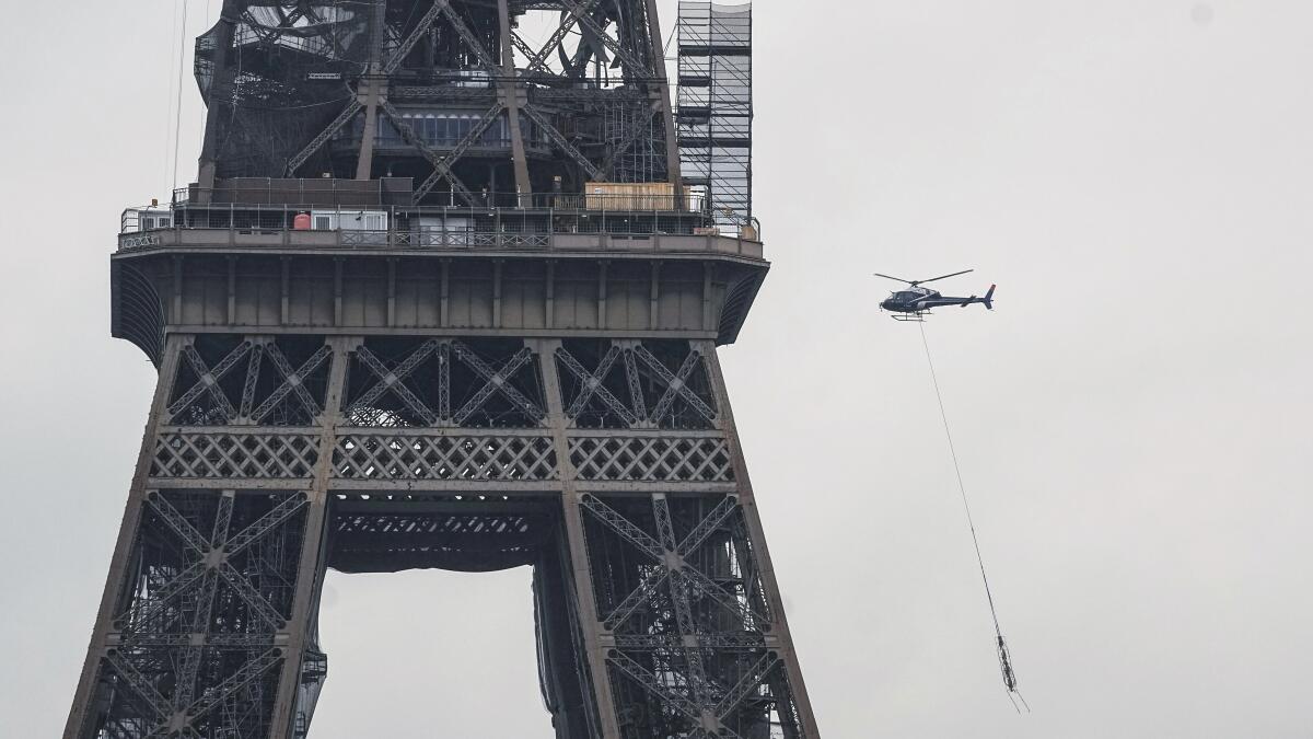 Eiffel Tower Height Increases by 20 Feet With New Addition - Thrillist