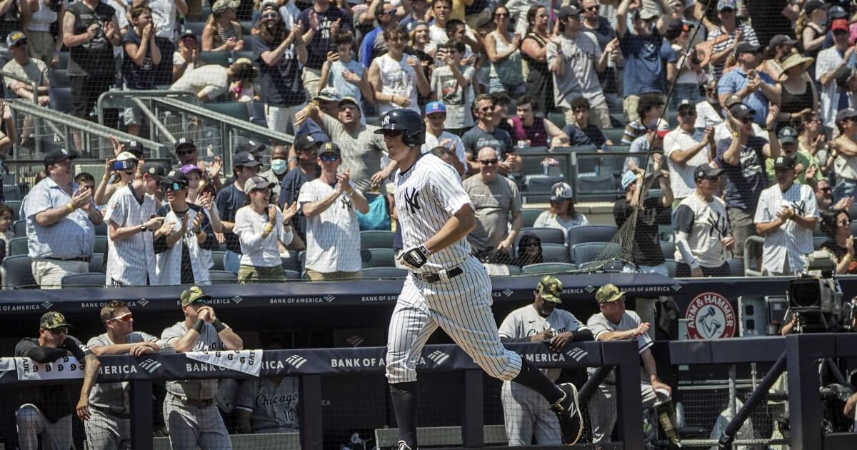 C.J. Cron hits 2 HRs, Rockies hammer Padres in opener