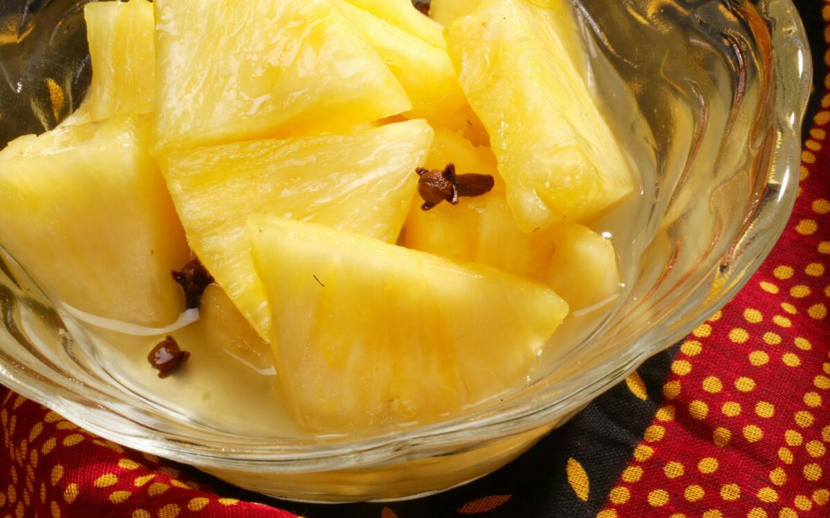 Cochin pineapple-clove dessert