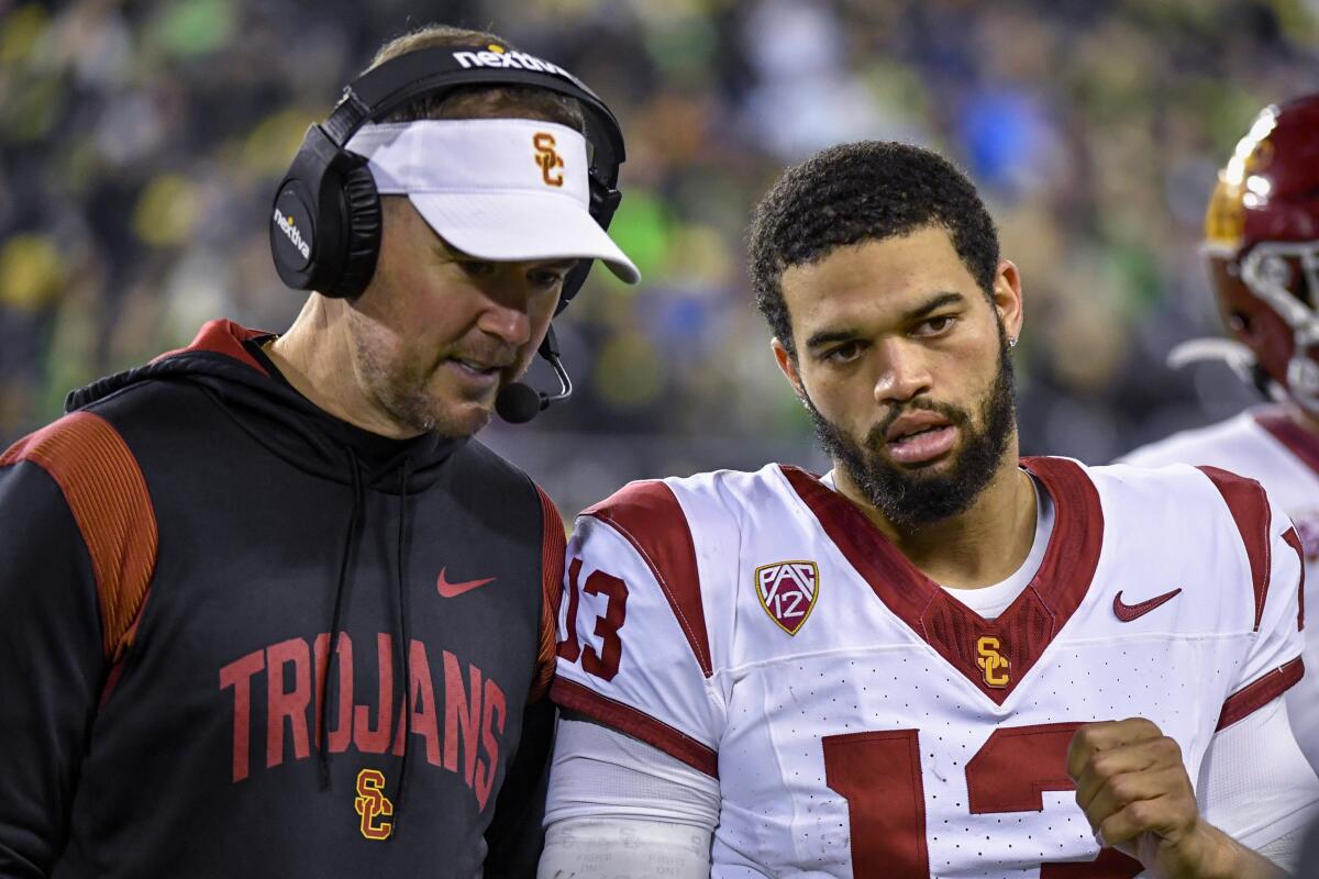 USC coach Lincoln Riley and quarterback Caleb Williams talk during the first half of the Trojans' 36-27 road loss to Oregon.