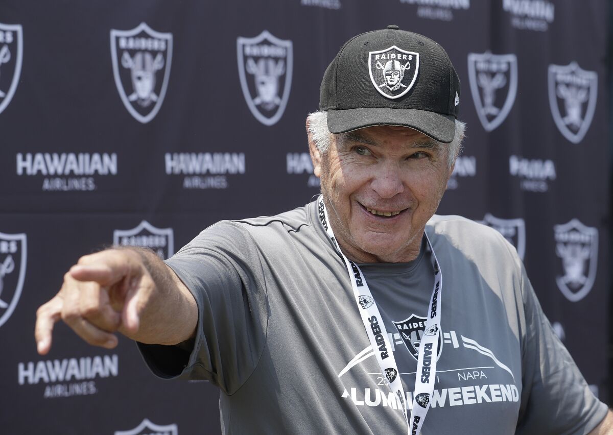 Former Oakland Raiders quarterback Daryle Lamonica speaks during a news conference in Napa, Calif., in July 2018.