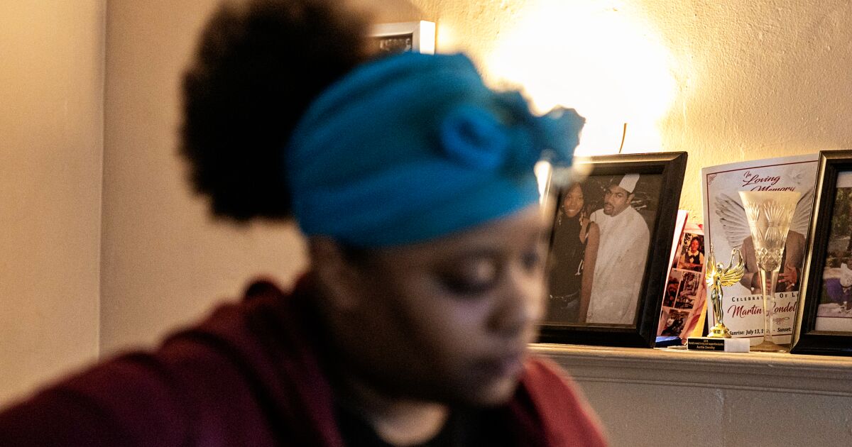 Video adds to questions about police shooting of a double amputee holding a knife Video adds to questions about police shooting of a double amputee holding a knife
