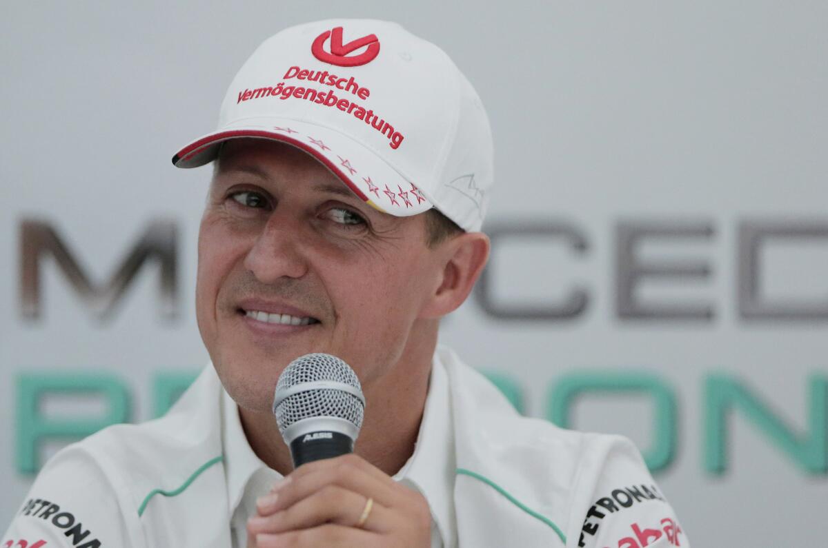 ARCHIVO - Michael Schumacher anuncia su retiro de la Fórmula One durante una rueda de prensa