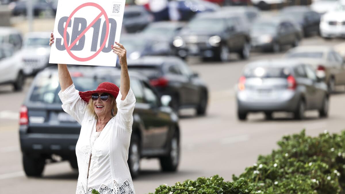 FanFest turnout creates congestion in and around Petco Park - The San Diego  Union-Tribune