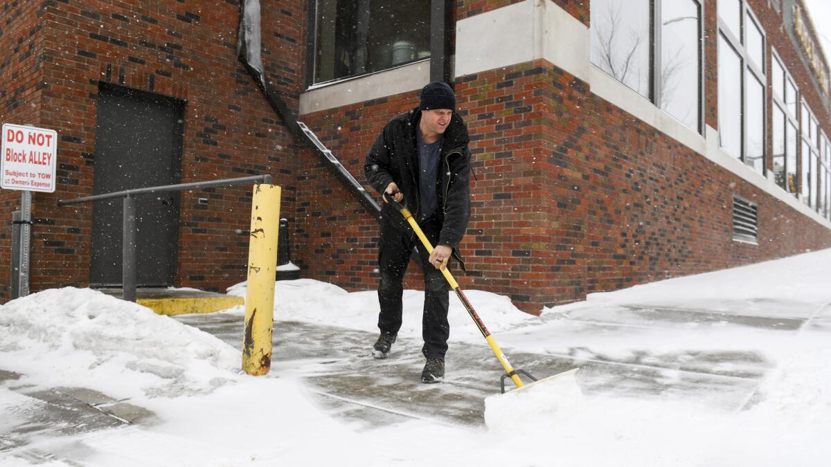 Upper Midwest braces for blizzard, nearly 2 feet of snow - Los Angeles Times