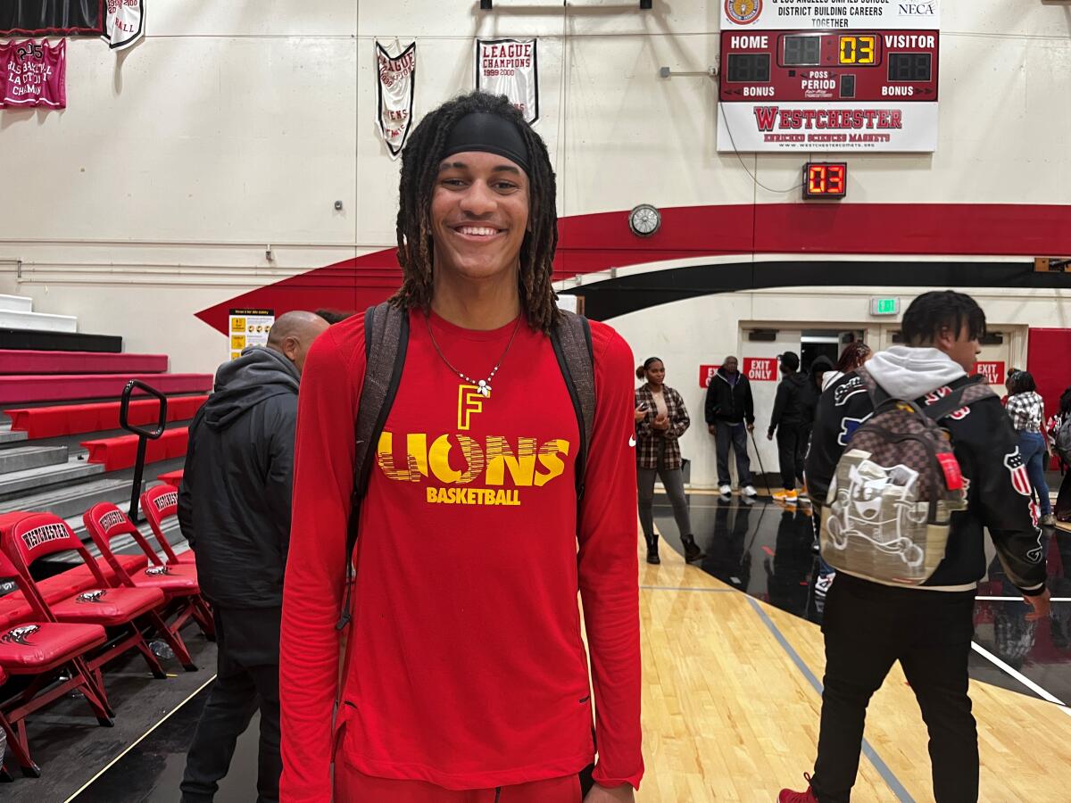 Fairfax-McRae ভাইবোনরা ডার্টমাউথ পর্যন্ত একে অপরকে এক করার চেষ্টা চালিয়ে যাচ্ছে। Fairfax-McRae ভাইবোনরা ডার্টমাউথ পর্যন্ত একে অপরকে এক করার চেষ্টা চালিয়ে যাচ্ছে।