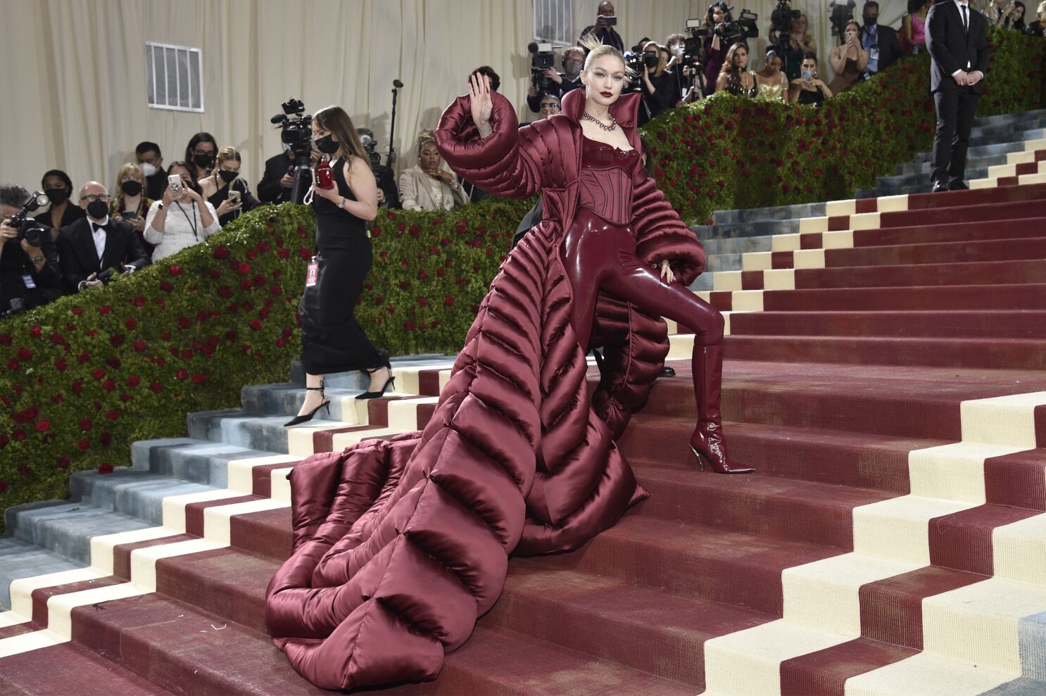 El glamur la Met atrajo a las más bellas - Los Angeles Times