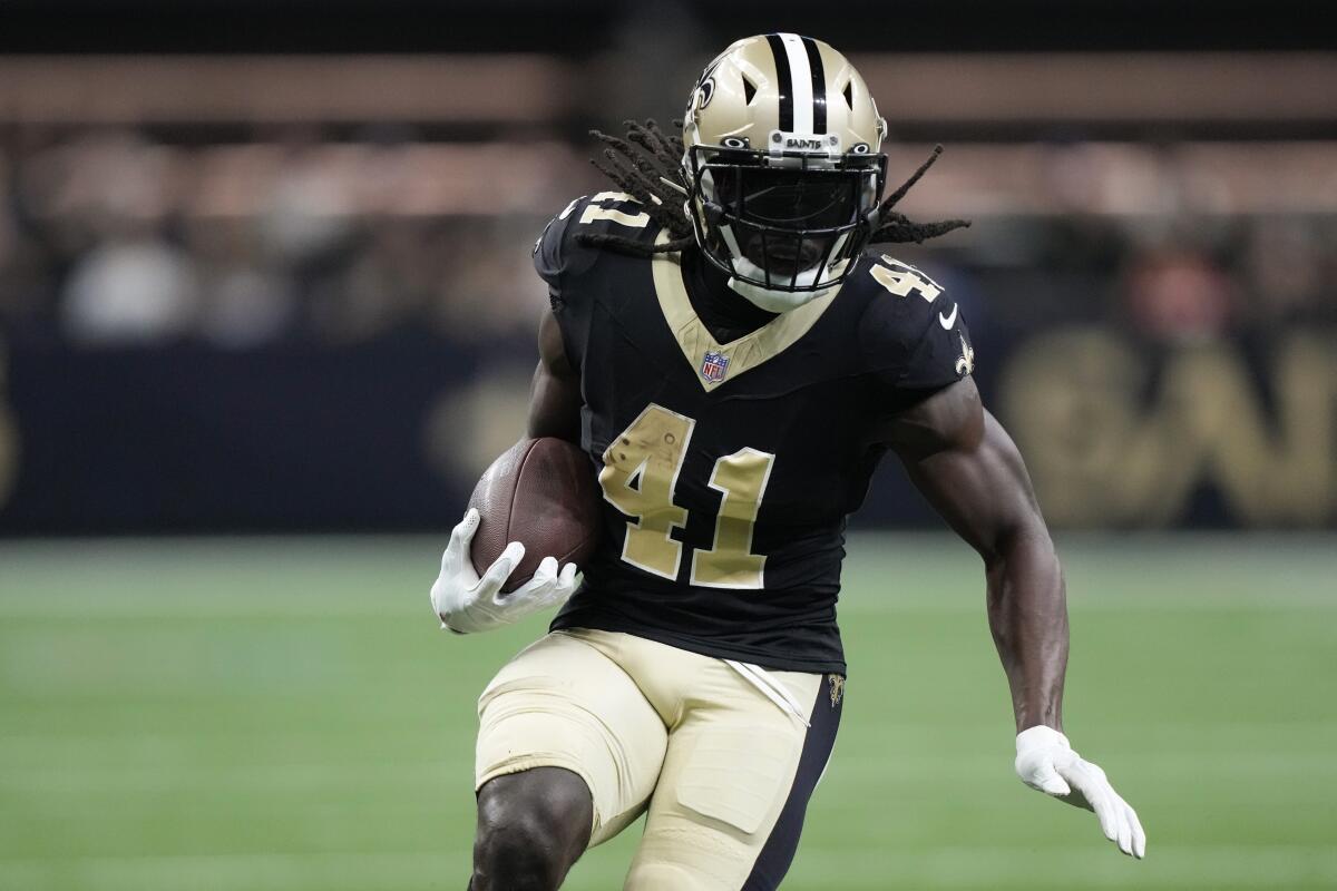 Saints' Alvin Kamara 'explosive' in return to practice. Derek Carr's status  uncertain - The San Diego Union-Tribune