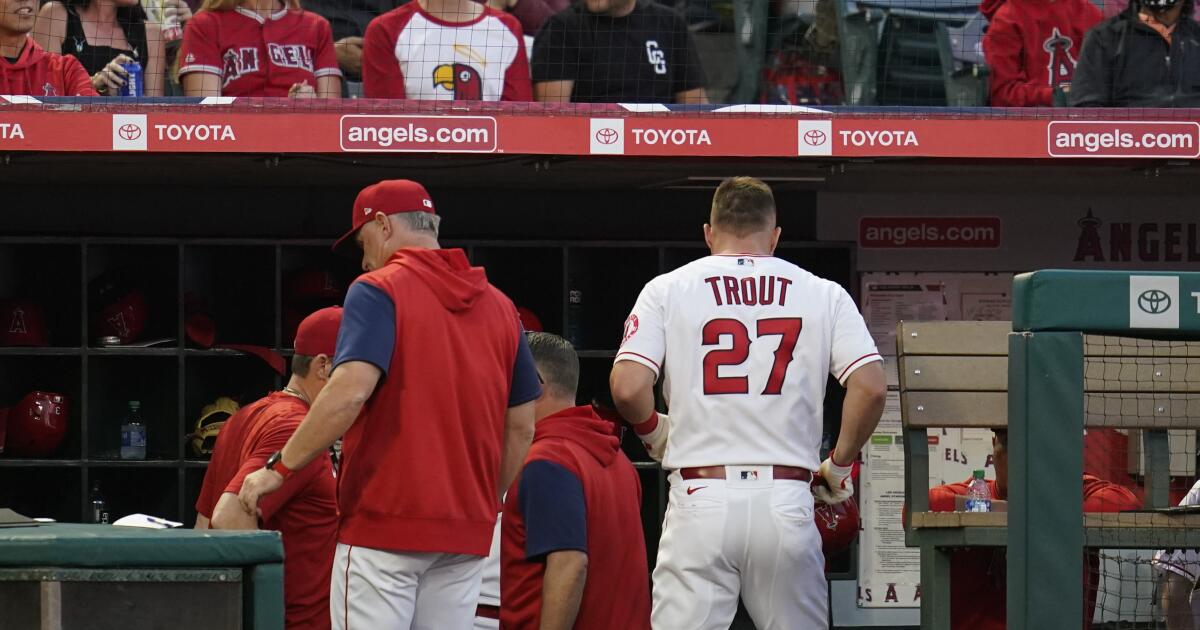 Angels' Mike Trout leaves game with left groin tightness
