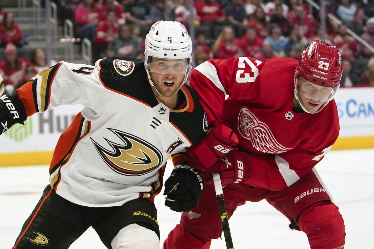 Kubalik has goal, 2 assists as Red Wings beat ducks 5-1