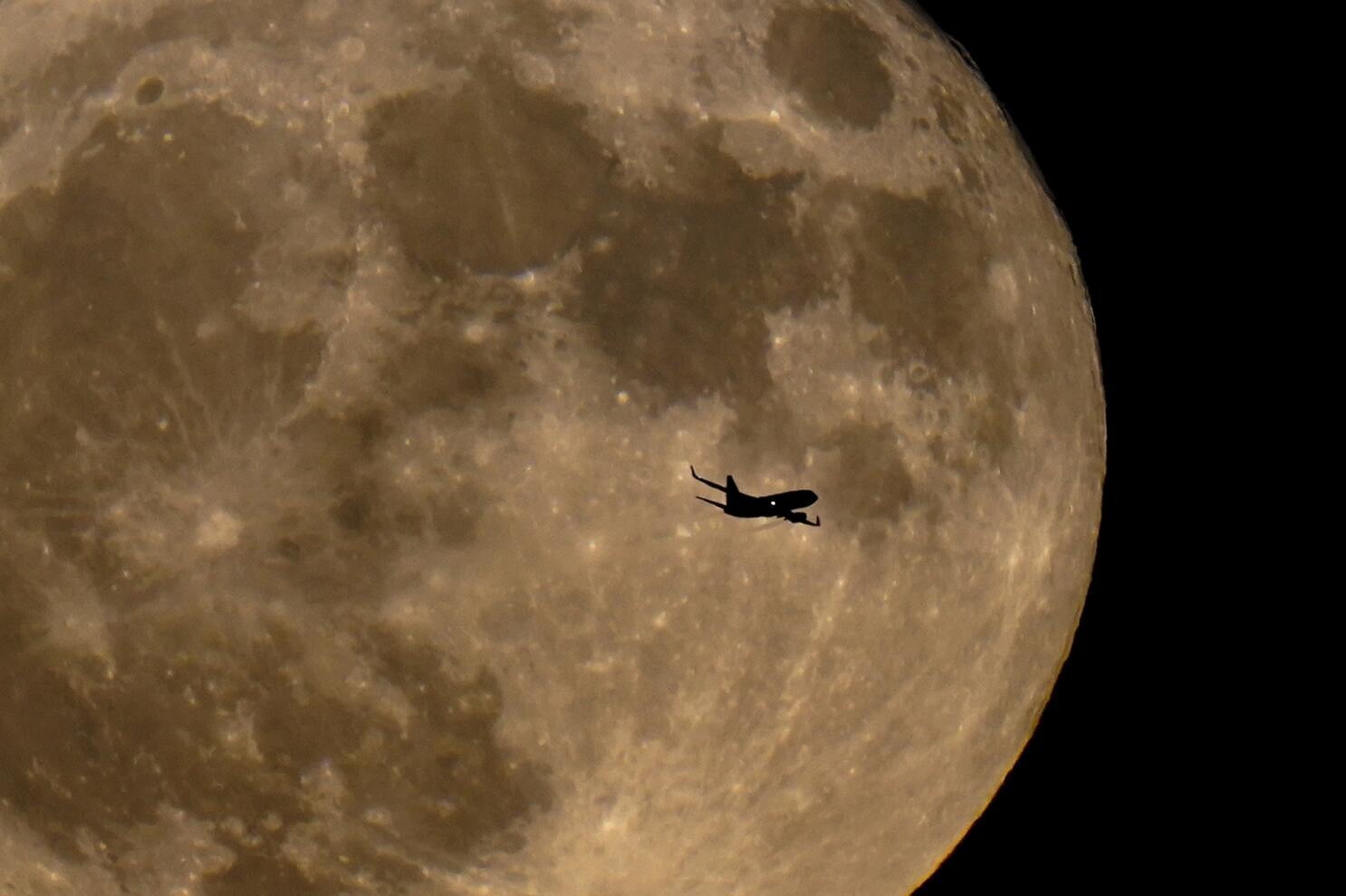 July full moon will be 1st in series of 2023 'supermoons.' Dates, timing,  how to watch. 