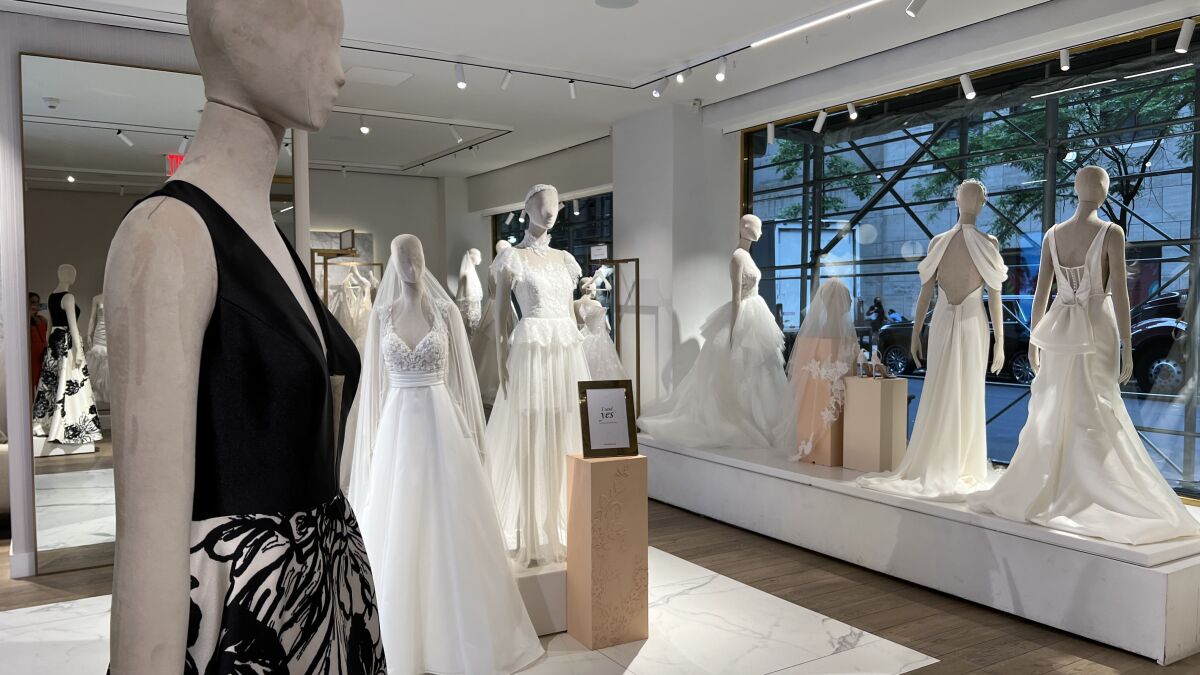 Los vestidos negros de novia se abren paso Estados Unidos - San Diego Union-Tribune en