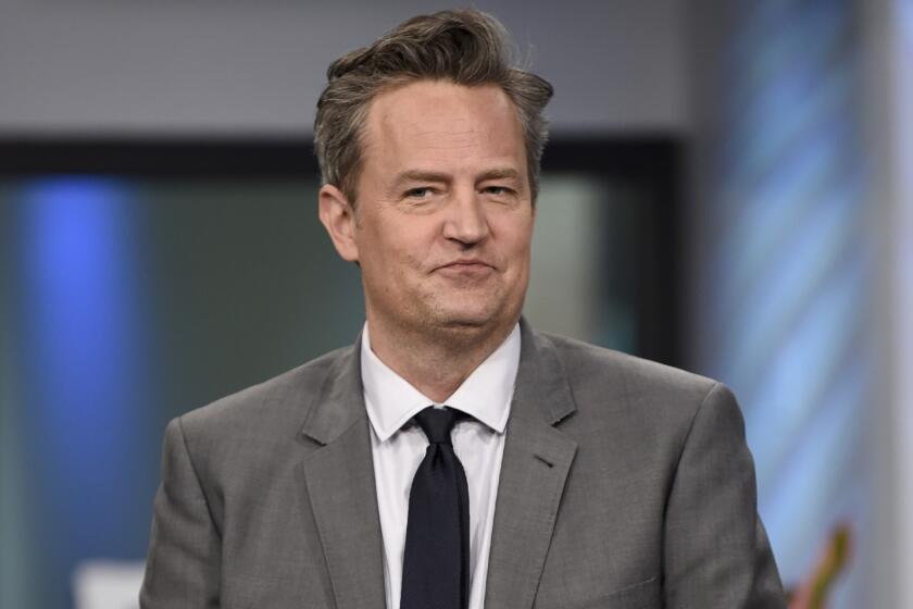 ARCHIVO - El actor Matthew Perry participa en las conferencias BUILD para hablar sobre la miniserie "The Kennedys After Camelot" en Nueva York el 30 de marzo de 2017. (Foto Evan Agostini/Invision/AP, archivo)