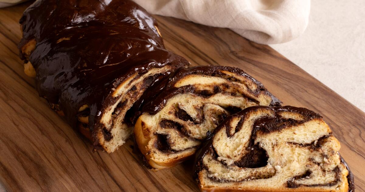 Recipe for chocolate gelt babka with hazelnut amaretti filling and chocolate espresso glaze