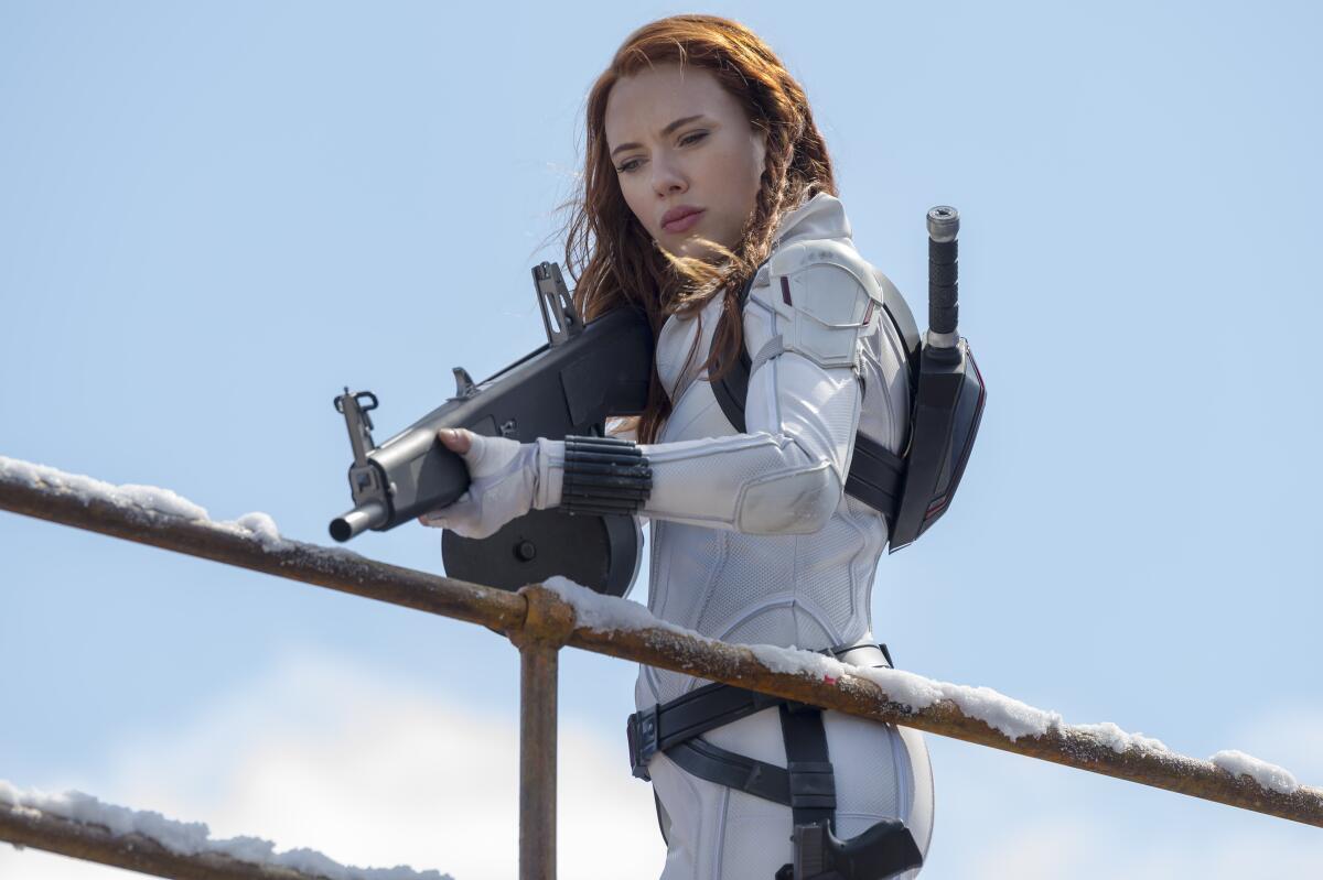 En esta imagen proporcionada por Marvel Studios Scarlett Johansson en una escena de "Black Widow". 