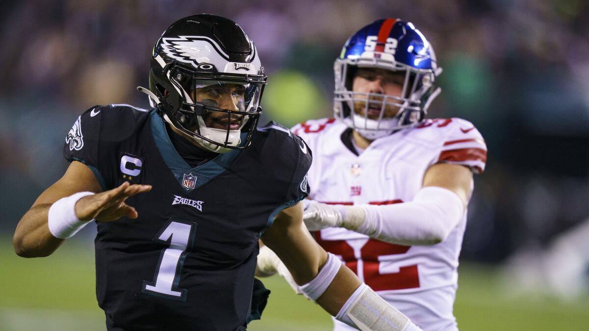 Eagles one win away from evening rivalry with Giants for first