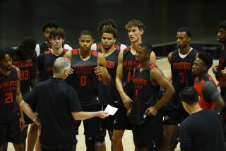 SAN DIEGO, CA - SEPTEMBER 26: San Diego State basketball coach Brian Dutcher talks with his team during a practice at Viejas Arena on Monday, September 26, 2022 in San Diego, CA. (K.C. Alfred / The San Diego Union-Tribune)